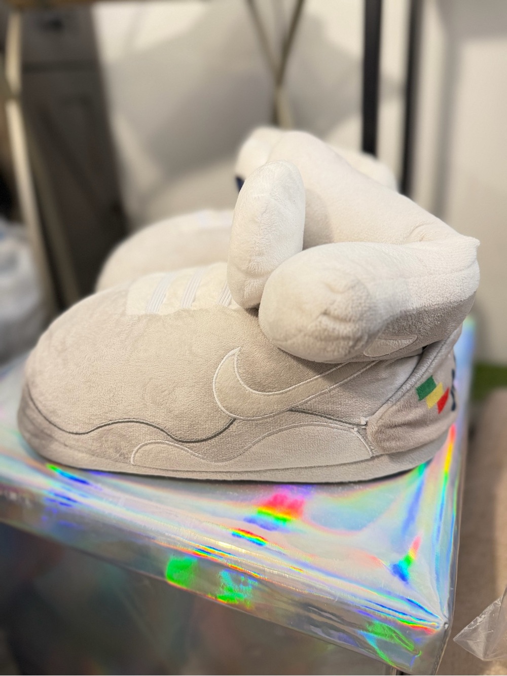 Nike Cream Plush Women's Slipper Shoes with Small Multicolor Accent